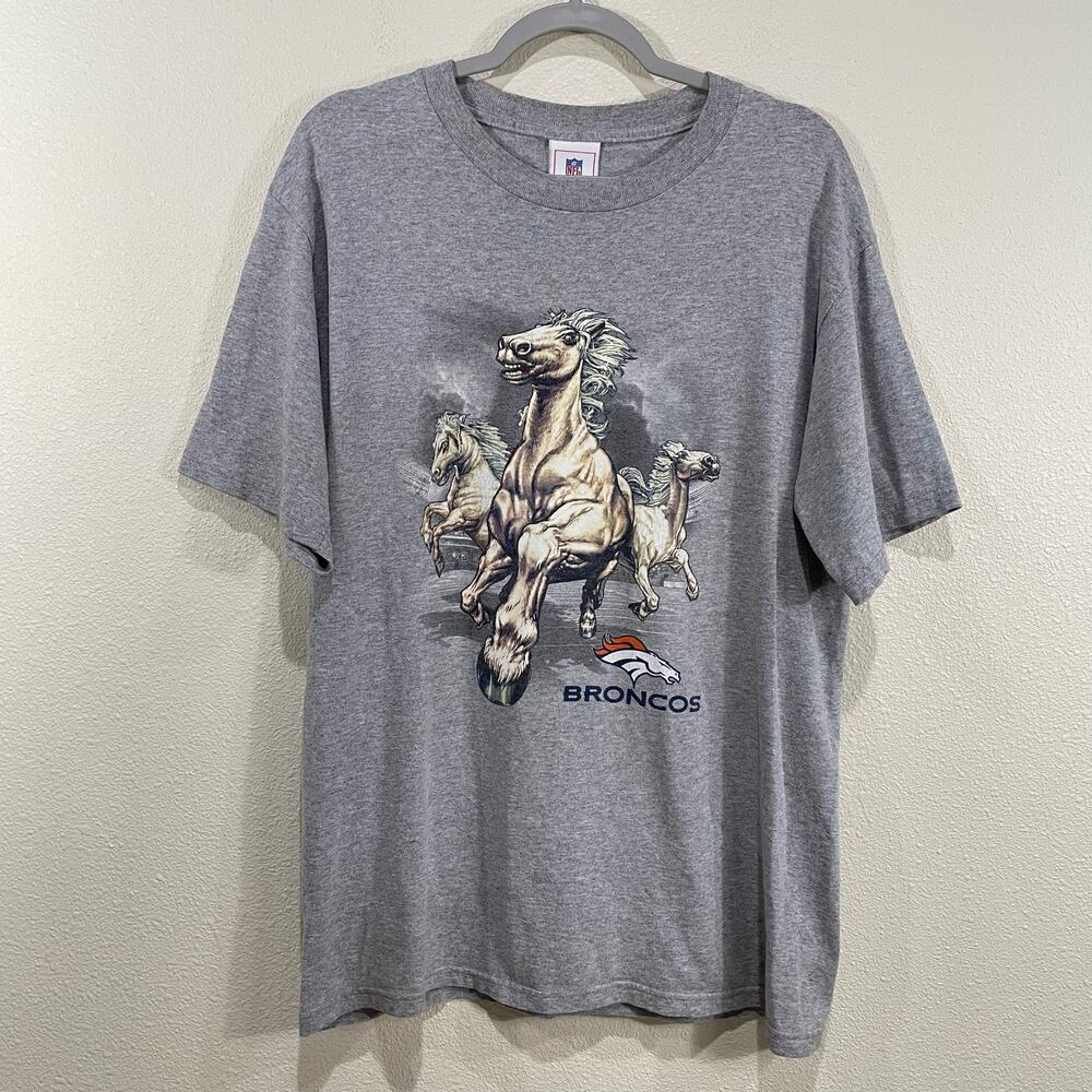 Vintage Y2k NFL Gray Denver Broncos Graphic Horse Print Short Sleeve T-Shirt M
